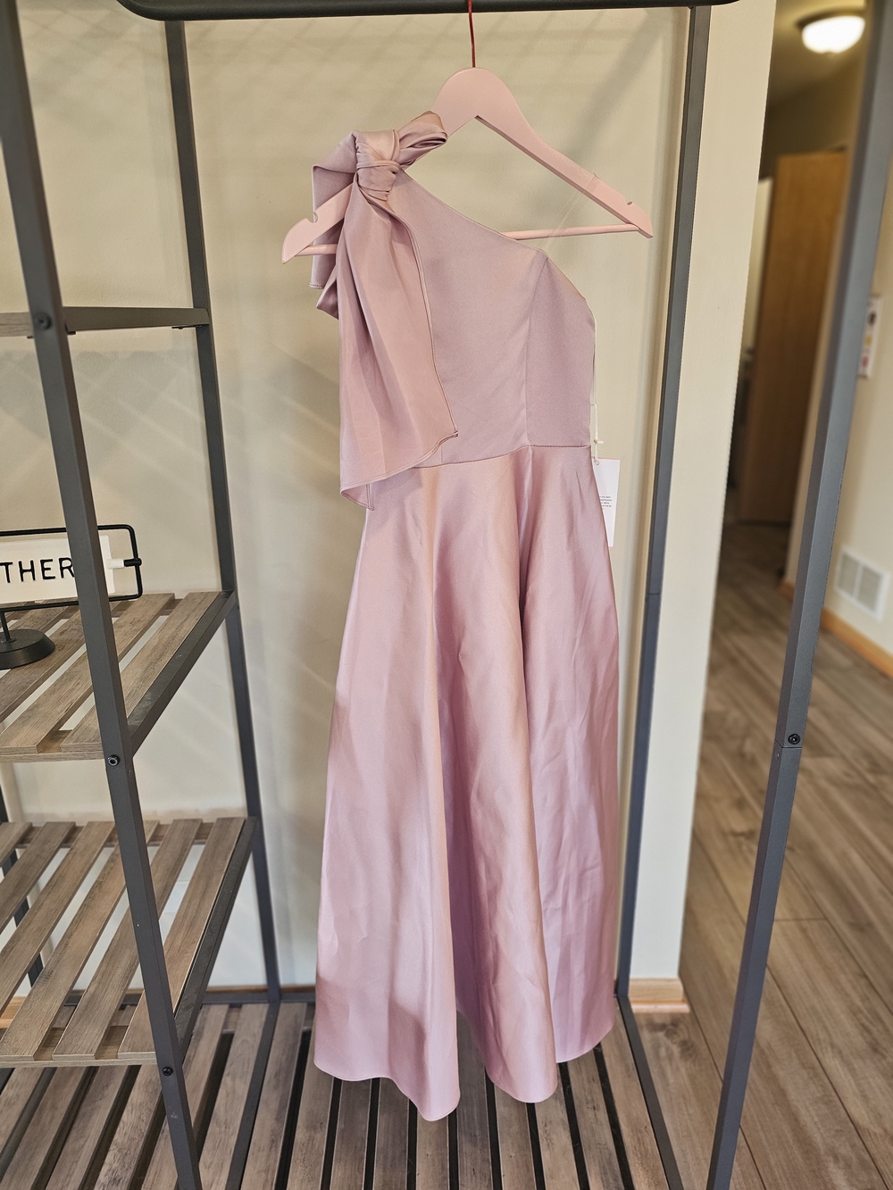 JJs House Juniors Dusty Rose One-Shoulder Formal Dress with Shoulder Bow Size J8